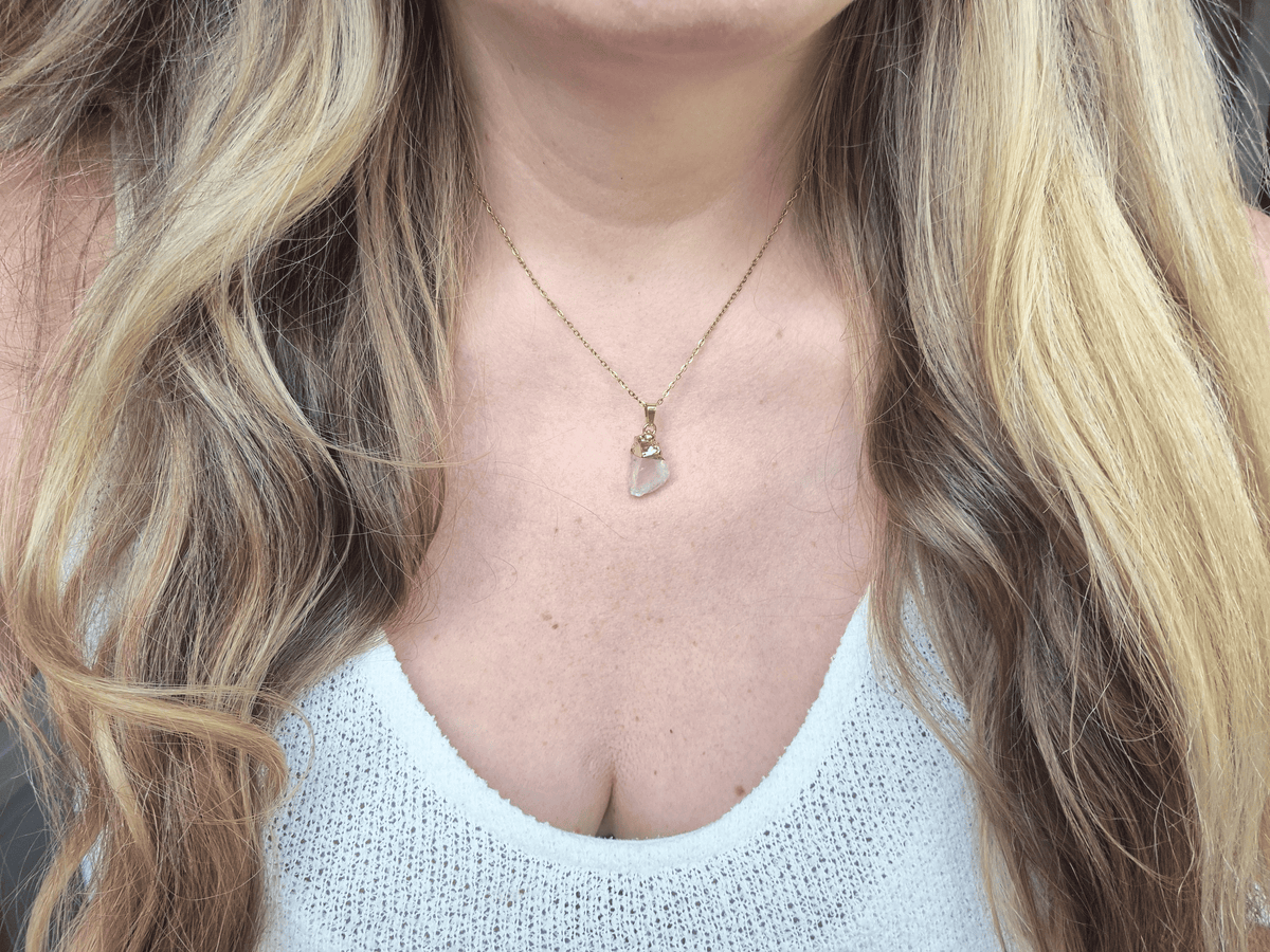 Bergkristal ketting ruw goud verguld voor helderheid